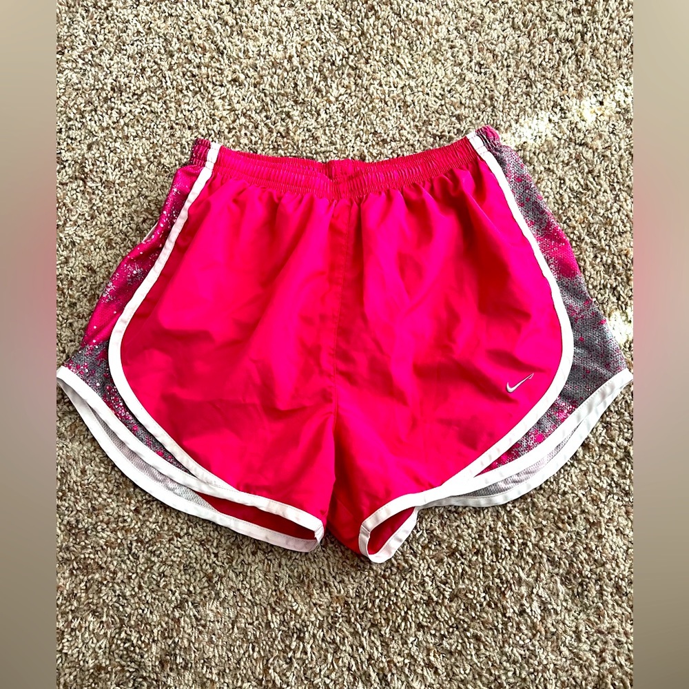 💛 Nike Women’s DriFit shorts